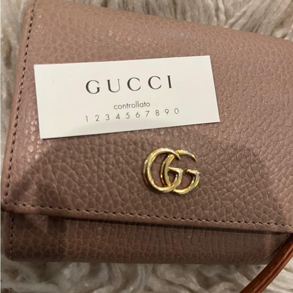 GUCCI Tan Leather Wallet ,excellent condition, 4,5”LX4.24”W - Picture 1 of 10